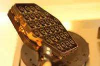 5、鸡蛋仔,每面各烧1-2分钟，打开看看颜色差不多就可以出炉；