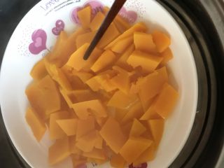 3、三彩豆沙包～附豆沙馅制作,开锅约10分钟，筷子轻松穿透即可。