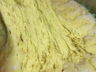 11、三彩豆沙包～附豆沙馅制作,揭开面团可以看到丝状大气孔。