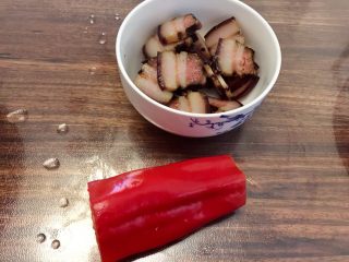 4、小清新&烟火气➕荷兰豆清炒酱油肉,红椒一颗，去蒂去尾部去籽