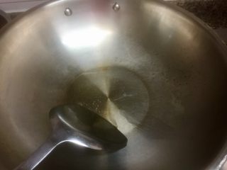 10、小清新&烟火气➕荷兰豆清炒酱油肉,热火，加少许食用油润锅