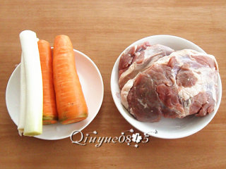 1、地方菜　山西胡萝卜羊肉馅扁食,准备食材