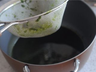 6、红薯叶绿豆糕,过滤