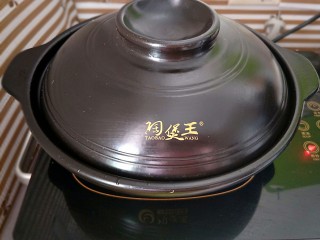 11、肉末南瓜,盖上盖子中火焖至入味熟透