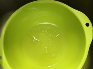 6、可可樱桃慕斯蛋糕,无水！无油！盆准备打发蛋白。