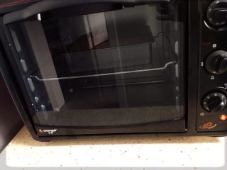 14、可可樱桃慕斯蛋糕,170摄氏度烤制35-40分钟。