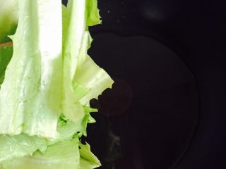 7、家常菜+清炒油麦菜,放入油麦菜