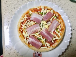 16、披萨~不一样的重奶酪拉丝披萨,平铺6块培根肉