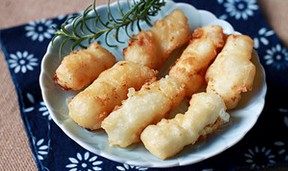 9、脆皮炸鲜奶,可以摆盘直接食用，或者撒点白糖