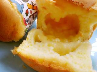 12、#寻找网厨代言人#芒果流心杯蛋糕,烤箱预热150度，烤至35-40分钟，牙签插入无蛋糕糊带出就是熟了