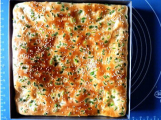 6、肉松面包卷,烤箱180度预热，中下层15分钟即可