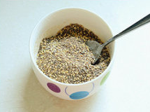 4、糖三角,拌匀。