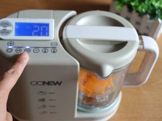 7、婴儿辅食之南瓜米糊,接通电源启动辅食机，选择蒸制功能；
