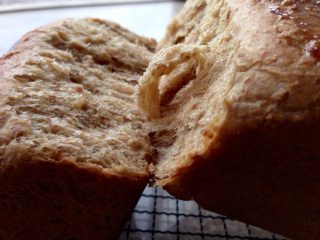 19、汤种全麦面包～柔软拉丝,近景一张～