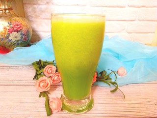 13、香瓜芹菜汁,一杯清爽可口的香瓜芹菜汁来了。