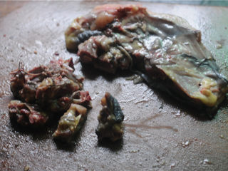 4、天麻木耳炖乌鸡,乌鸡剁成小块