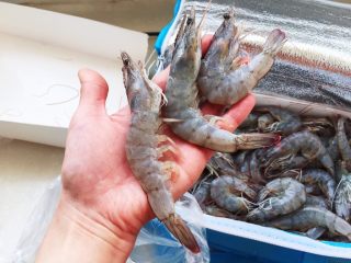 2、恨不能吮手指的好味➕茄汁油焖大虾,基本都是如图的大小，90只才108块，很划算