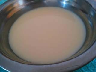 7、双皮奶,取出放凉就可以了，可以放冰箱冰一下更好吃哦