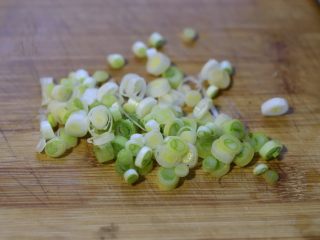 11、健康烧烤摊之干煎鲳鳊鱼,喜欢葱香味的，也可以撒点葱花略煎后再起锅。