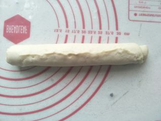 7、淡奶油老式面包,卷起来，捏紧收口