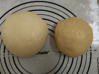 1、红豆酥,3.把油皮和油酥分别揉光滑
