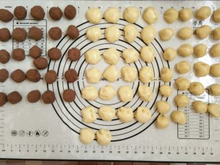 2、红豆酥,4.油皮 油酥 豆沙各分成25份