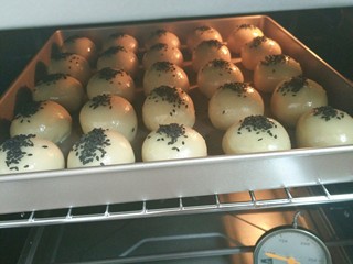 7、红豆酥,9.入烤箱185℃ 中层25分钟左右