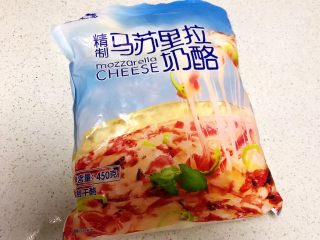 1、芝士榴莲饼,准备芝士碎