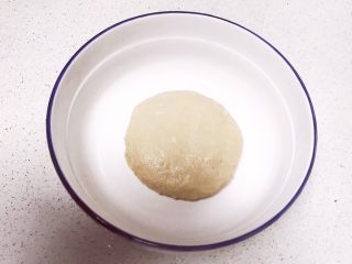 12、芝士榴莲饼,揉成光滑的面团