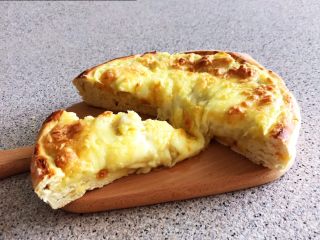 27、芝士榴莲饼,芝士榴莲饼料足味美，香甜松软，喜欢吃榴莲的朋友千万不要错过，这是一款吃过就忘不掉的绝美的味道~