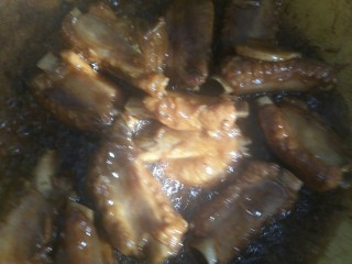 15、可以让你吮指的糖醋排骨,时间到了就开大火收汁。