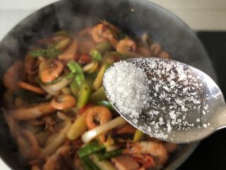 8、香辣干锅虾,一点糖提鲜