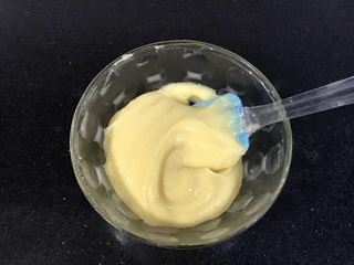 17、马卡龙柠檬蛋奶夹馅,搅拌均匀，很细腻哦！