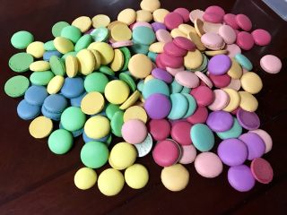 20、马卡龙柠檬蛋奶夹馅,准备马卡龙饼片。