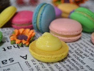 22、马卡龙柠檬蛋奶夹馅,成品。