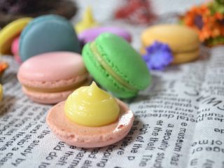 23、马卡龙柠檬蛋奶夹馅,看得见的质感。