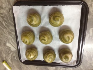 13、紫薯蛋黄抹茶酥,包起口朝下