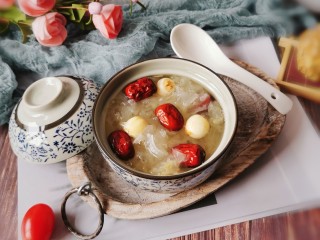 16、红枣银耳莲子汤,红枣银耳莲子汤出锅啦 全程大约50分钟