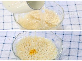 3、菠菜蛋黄十倍粥,米洗净泡半小时，泡完倒点亚麻籽油，搅拌均匀使油包裹着米粒。????小贴士：浸泡半小时让米粒充分吸收水分放油可以使米粒在下锅的时候充分吸收周围热水