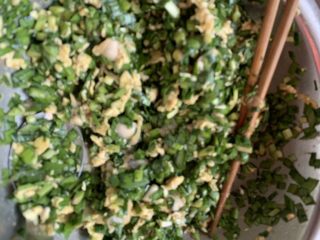 5、妈妈的味道菜包子,放所有调料