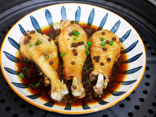 12、椒盐蒸鸡腿,撒上葱花即可出锅了