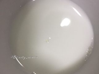 11、牛肉快手菜—姜丝牛肉,加入少量水，调成水淀粉