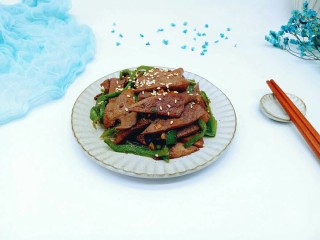 21、#咸味##补血护肝#青椒炒猪肝,可以吃了呦～养肝，补血，明目。(^_^)