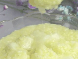 8、小米山药粥 宝宝辅食，强壮身体助消化,可以出锅了。想要更软烂关火再焖一会。