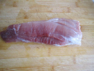 1、软炸里脊,小里脊洗净，沥干水分。