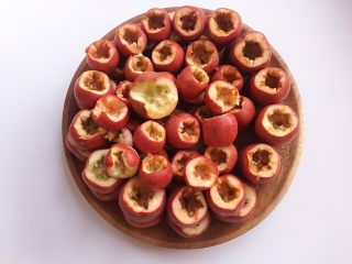 4、口感超细腻的山楂果酱,现在知道为什么要买大的了吗？因为小的费时费力啊！