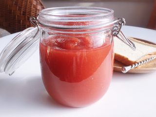 14、口感超细腻的山楂果酱,晾凉后放入密封瓶冷藏保存（密封瓶事先开水烫一下然后擦干净水分！）