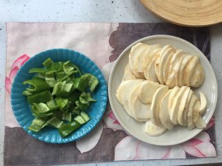 9、妈妈菜～素烧茄子,装盘备用