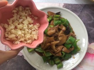 20、妈妈菜～素烧茄子,撒上蒜末