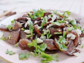 25、妈妈菜～素烧茄子,这是之前做的成品图。我家经常做的一个菜就是这个素烧茄子。